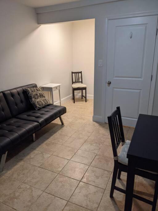 Brighton Sleeps 3 - Steps To Bus Line Apartamento